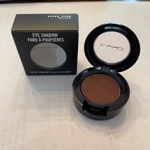 MAC EYE SHADOW - BROWN DOWN VELUXE